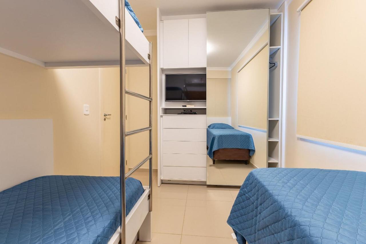 Cobertura Espacosa E Confortavel No Centro De Бомбіняс Екстер'єр фото