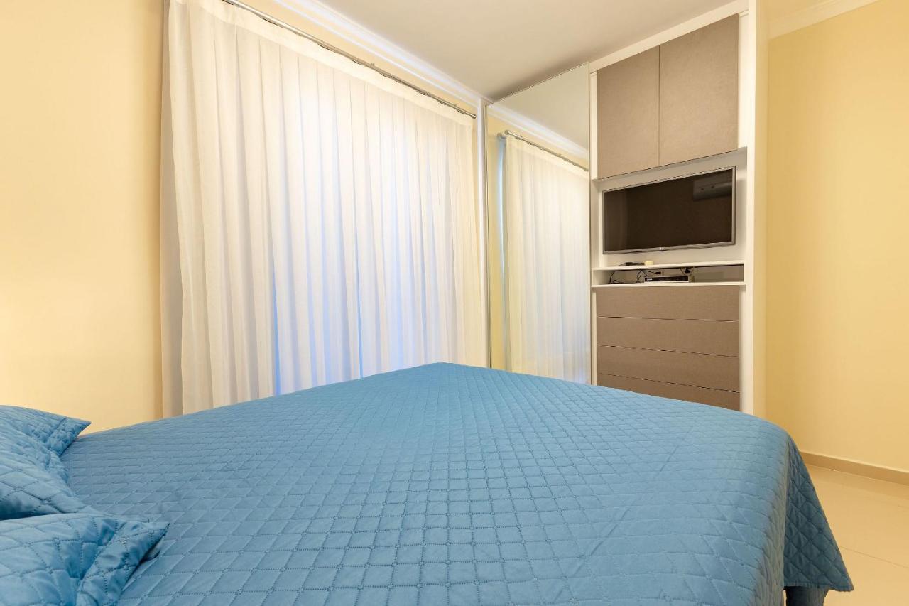 Cobertura Espacosa E Confortavel No Centro De Бомбіняс Екстер'єр фото